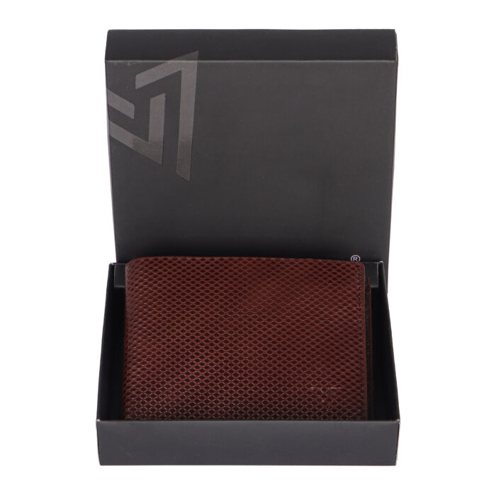 VOZIK Cobra best wallets for men Closed front view, showcasing genuine leather and cobra texture